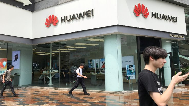 Trump'tan devlet kurumlarına Huawei yasağı