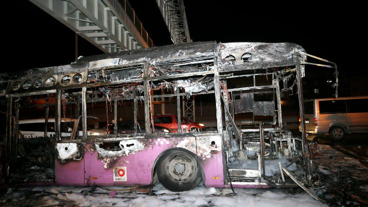 TEM'de otobüs yandı