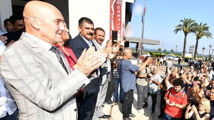 Tunç Soyer, TİS'i zıplayarak kutladı