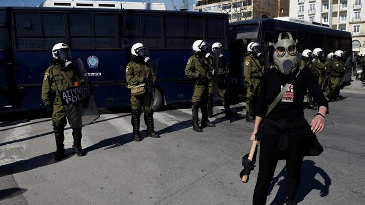 Yunanistan'da 40 yıllık yasa değişti: Polis üniversiteye giriyor