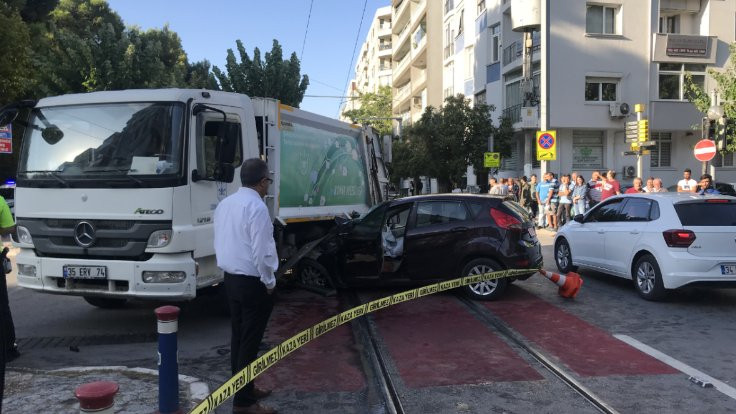 İzmir'de kaza: 2 ölü, 2 yaralı