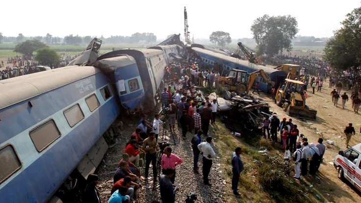 Kongo'da tren raydan çıktı: En az 50 ölü