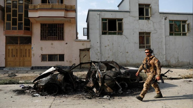 Afganistan'da ordu sivilleri vurdu
