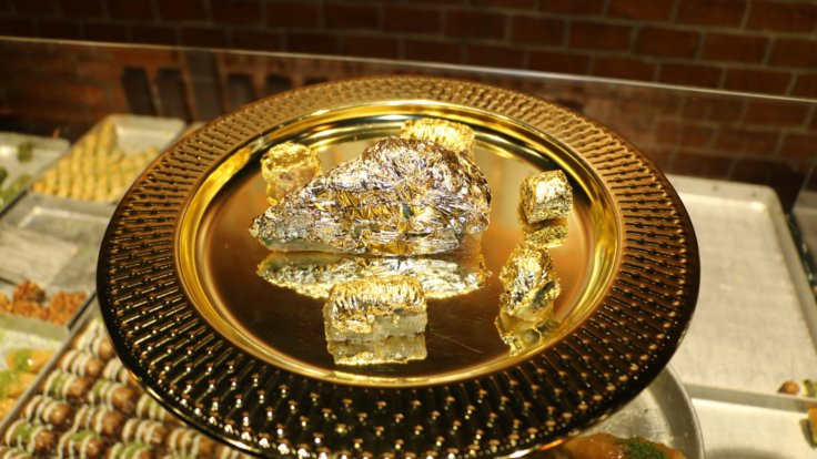 Dilimi bin dolara altın kaplamalı baklava!
