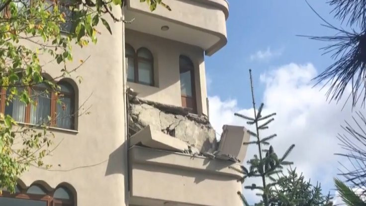Şişli'de balkonu çöken bina boşaltıldı