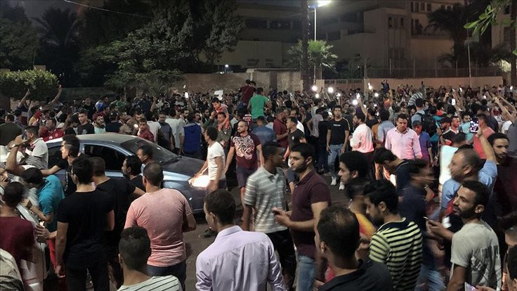 Sisi karşıtı eylemlerde en az 300 kişi gözaltına alındı