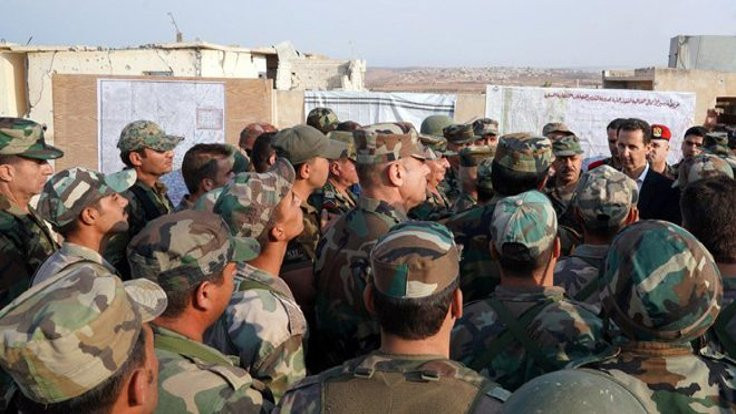Beşar Esad İdlib'de askerleri ziyaret etti