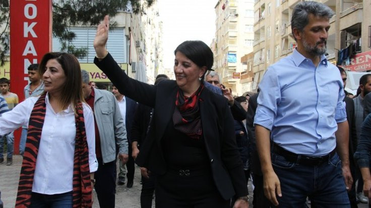 HDP'lilerin esnaf ziyaretine polis tepkisi: Katılım oluyor, alkışlıyorlar
