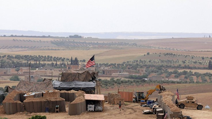 ABD, Kobani'de terk ettiği üssü bombaladı