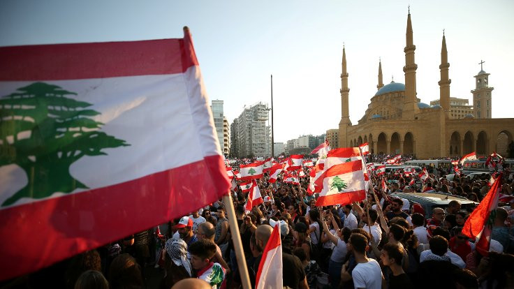 'Lübnan'da başkan ve vekillerin maaşları kesilecek'