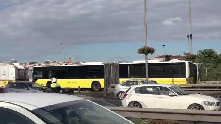 Halıcıoğlu'nda metrobüs kazası