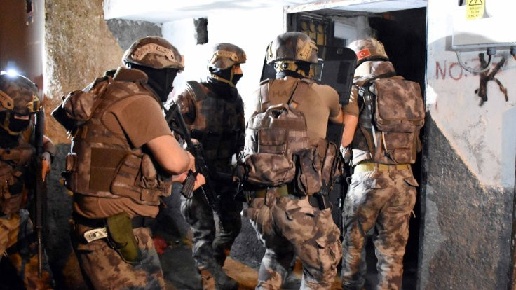 Adana'da 13 sosyal medya gözaltısı