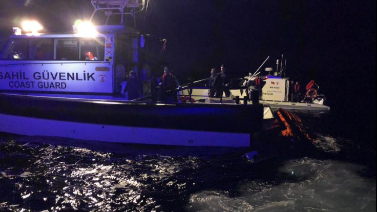 Balıkesir'de mülteci teknesi battı