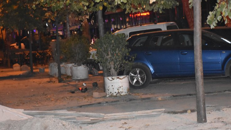 Adana'da kaldırımda EYP patladı