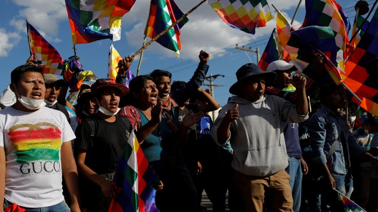 Bolivya'da Anez başkentin dışına çıkamadı