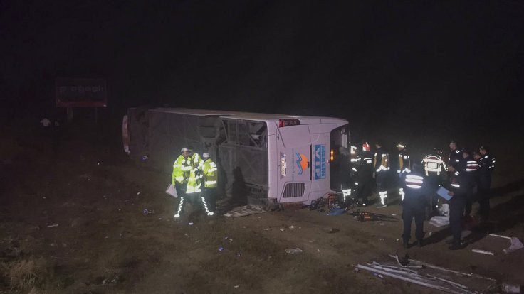 Aksaray'da otobüs devrildi: 1 ölü