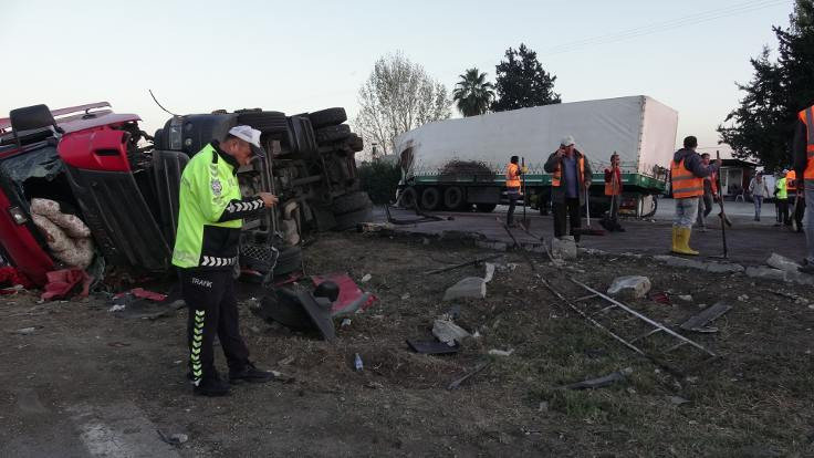 Adana'da zincirleme trafik kazası: Altı yaralı