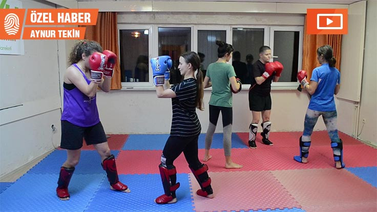 Kadınlar öz savunma için Muay Thai öğreniyor
