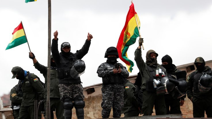 Bolivya'da polis göstericilerin safında