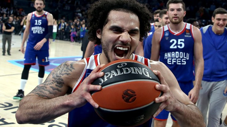 Anadolu Efes'te Shane Larkin tarihe geçti