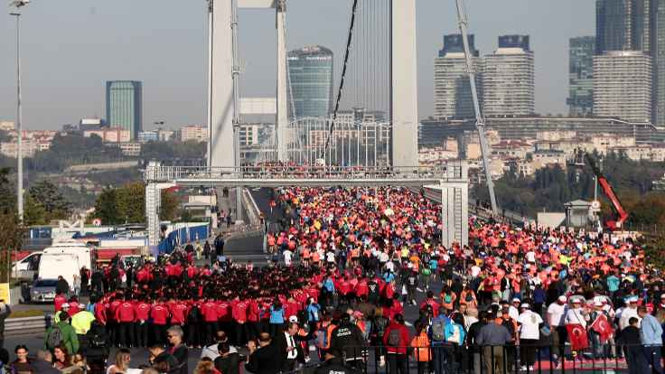 Kenyalı atlet maratonda rekor kırdı