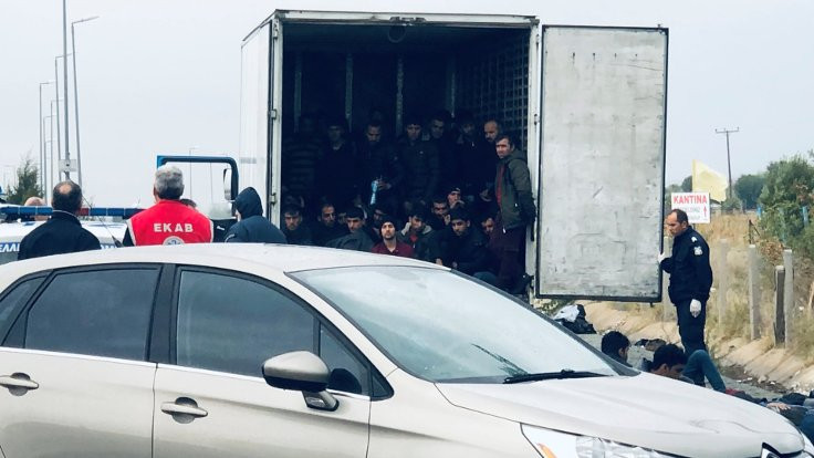 41 mülteci tır kasasında yakalandı