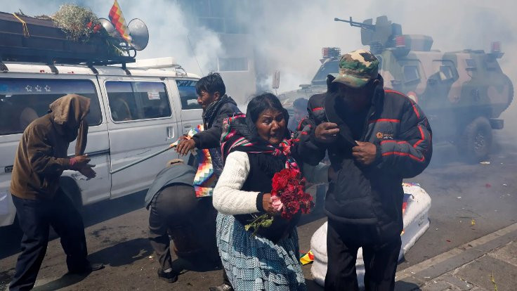 Bolivya'da cenazeye polis saldırısı