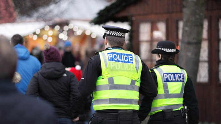İngiltere'de polis cinsiyetçi mesaj için özür diledi