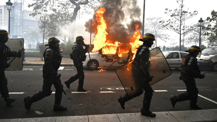 Fransa'da Sarı Yelekliler eylemi: 105 kişi gözaltına alındı