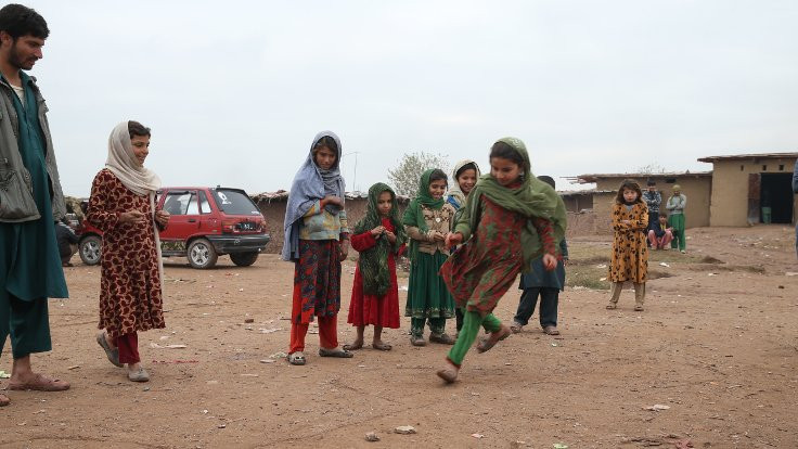 Afganistan'da günde 9 çocuk öldü veya sakatlandı