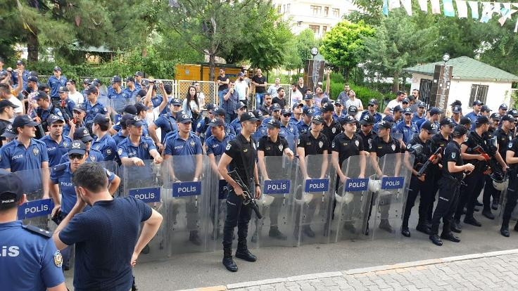 Adana'da gösteri ve yürüyüşler yasaklandı
