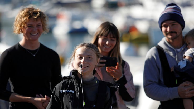 İklim aktivisti Greta Thunberg 3 haftalık okyanus yolculuğunun ardından Lizbon'a vardı