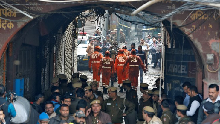 Yeni Delhi'de fabrika yangını: 43 işçi öldü