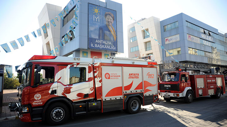 İYİ Parti Antalya İl Başkanlığı'nda yangın