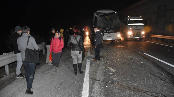 Eskişehir'de kaza: Otobüs ve kamyon çarpıştı
