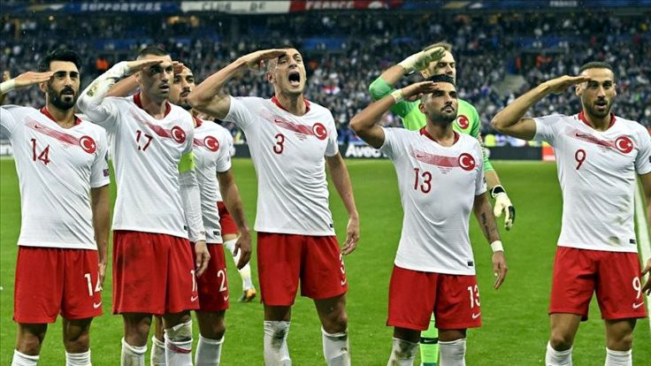 UEFA'dan Türkiye'ye 'asker selamı' cezası