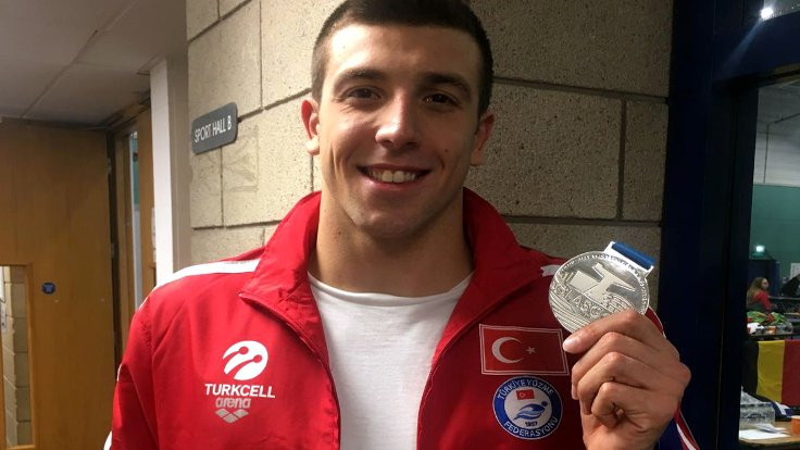 Yüzmede Türkiye adına ilk madalya