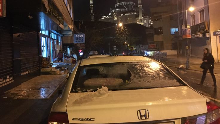 İstanbul'a kar geldi