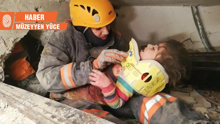 Elazığ'da 3 yaşındaki çocuk ve annesi enkazdan çıkarıldı