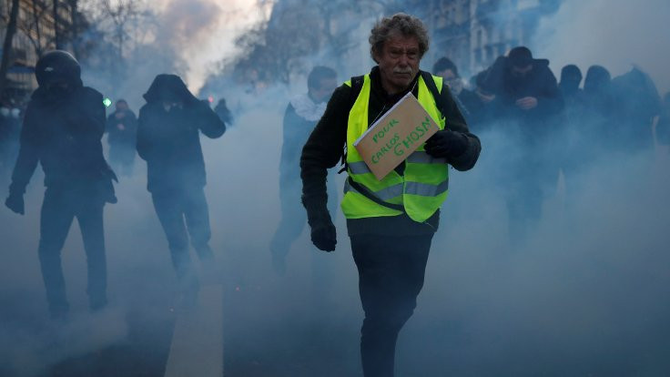 Fransa'da genel grev sonuç verdi: 64 yaşında emeklilik şimdilik rafa kalktı