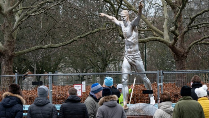 Ibrahimovic'in heykeli yıkıldı