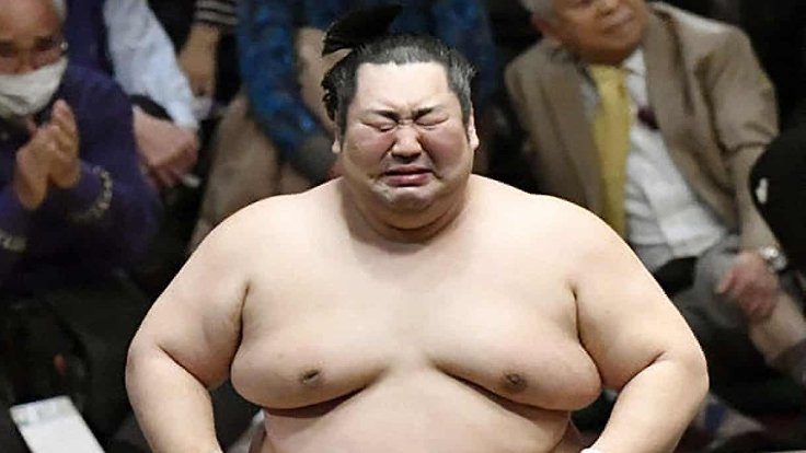 Japonya, 'ağlayan sumocu'yu konuşuyor