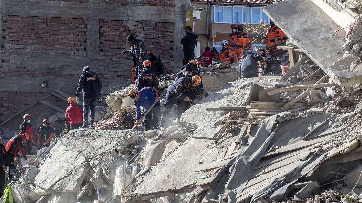 Depremde enkazdan kurtarılanların sayısı 45 oldu