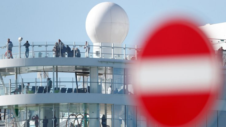 İtalya'da 7 bin kişilik yolcu gemisi virüs şüphesiyle karantinada: Yolcuların 30'u Türk
