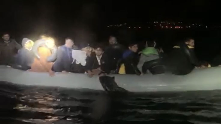Sahil Güvenlik botu mülteci botuyla çarpıştı