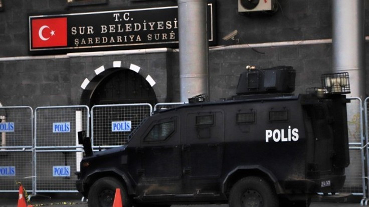 Sur'da HDP'li üyeler görevden uzaklaştırıldı