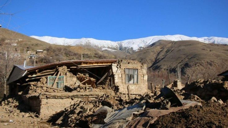 Elazığ'da Çevrimtaş köylüleri evsiz kaldı
