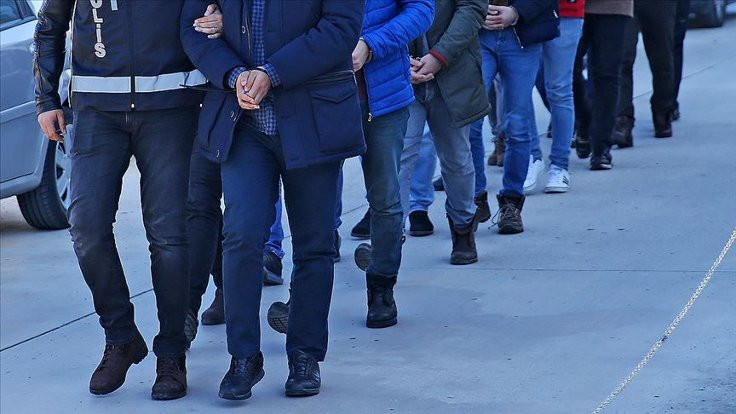 İzmir'de FETÖ operasyonu: 24 gözaltı