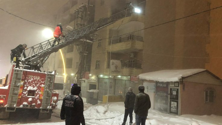 Şırnak'ta yangın: 13 kişi dumandan etkilendi