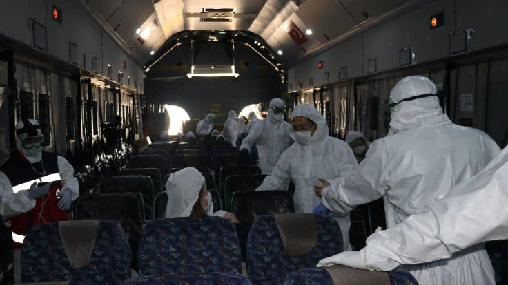 Sağlık Bakanı Koca: Çin'den getirilenlerde virüs yok